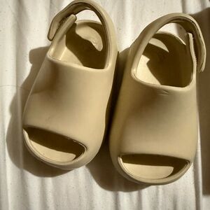 Kids Yeezy slides